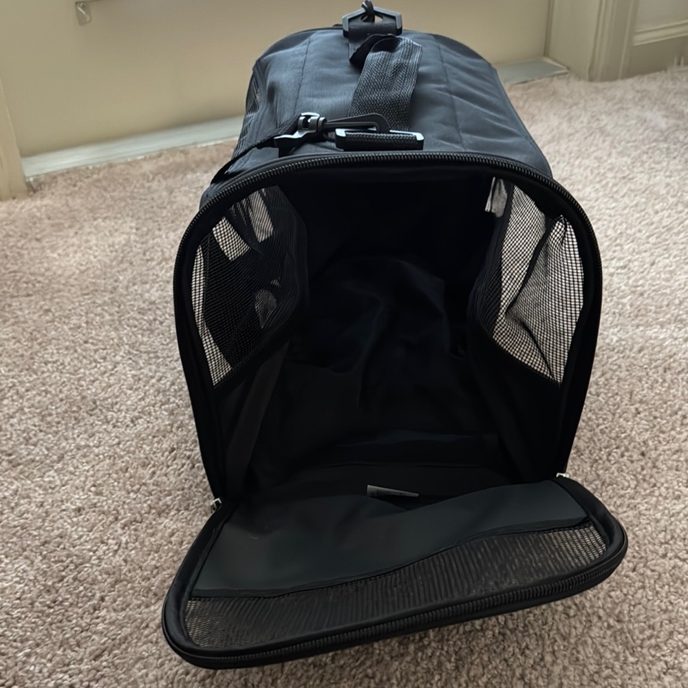 💜 3 for $10 Black Mesh Pet Carrier